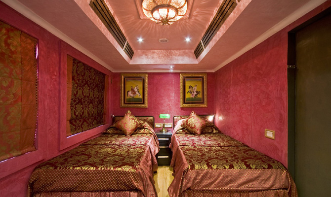 Travel across India in utmost luxury and pampering befitting only a Maharaja. Travel across India in utmost luxury and pampering befitting only a Maharaja.